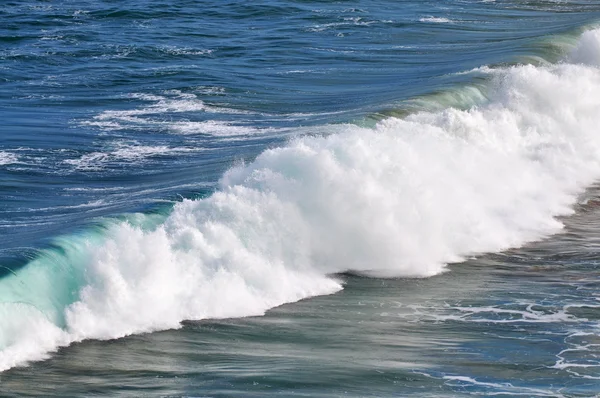 Ocean waves at the Australian shore. Closeup view of the shoreline. Seascape at South Australia. — Stock Photo, Image