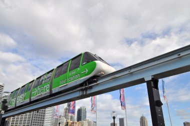 bir tek ray üzerinde ortak street sydney darling harbour bölgesinde çalışır. Monoray Sidney cbd bir benzersiz toplu taşıma sistemidir