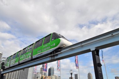 bir tek ray üzerinde ortak street sydney darling harbour bölgesinde çalışır. Monoray Sidney cbd bir benzersiz toplu taşıma sistemidir