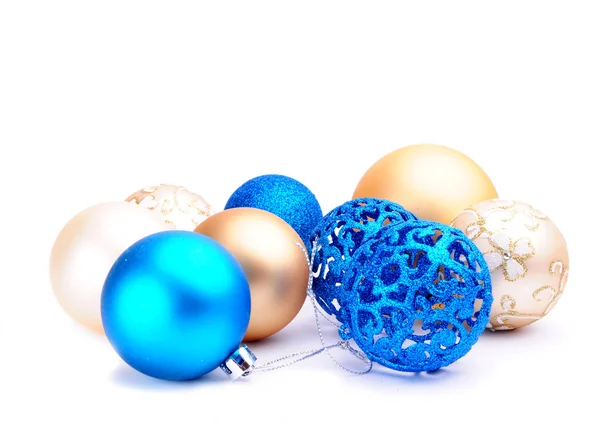 반짝이 크리스마스 장식, 흰색 배경에 고립 된 공 — 스톡 사진