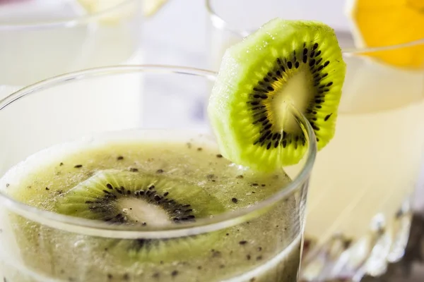 Fresh kiwi juice — Stock Photo, Image