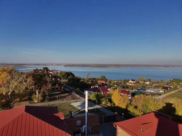 Autumn landscape of the coast with the village. Sviyazhsk, Russia — Stock Photo, Image