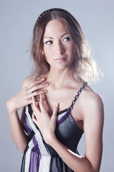 Young asian fashion woman posing in studio — Stock Photo, Image