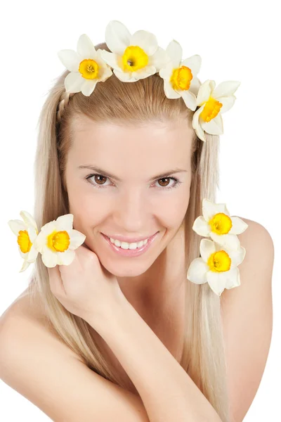 Menina loira bonita com flores amarelas — Fotografia de Stock