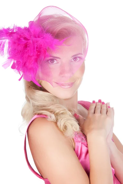 Schöne junge blonde Frau mit hellem Make-up in einem rosa Hut — Stockfoto