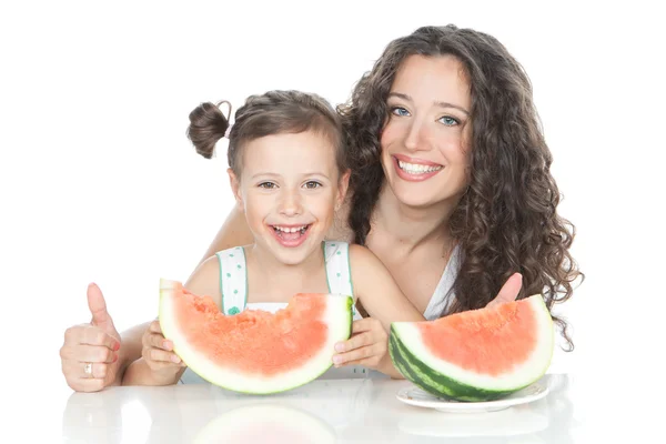 Bild von glücklicher Mutter und kleinem Mädchen mit Wassermelone — Stockfoto