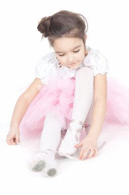 güzel küçük dansçı, pembe elbiseli balerin
