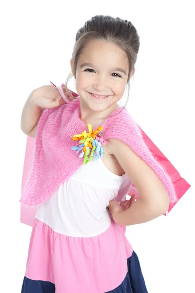 Petite fille souriante avec des sacs à provisions sur blanc — Photo