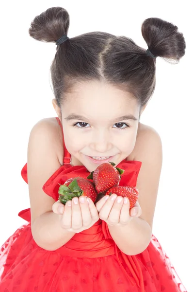 Liten flicka med jordgubbe på vit bakgrund — Stockfoto