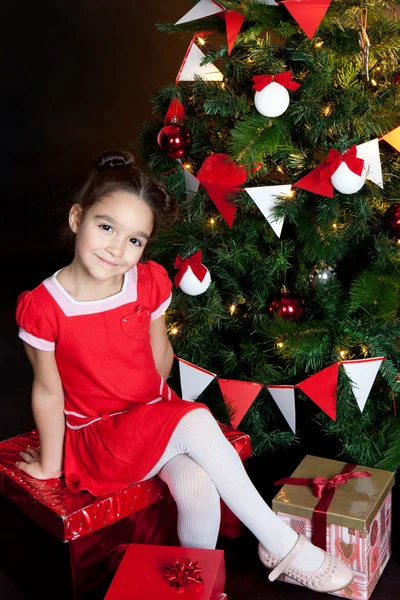 可爱的小女孩，在圣诞节的时候 — 图库照片