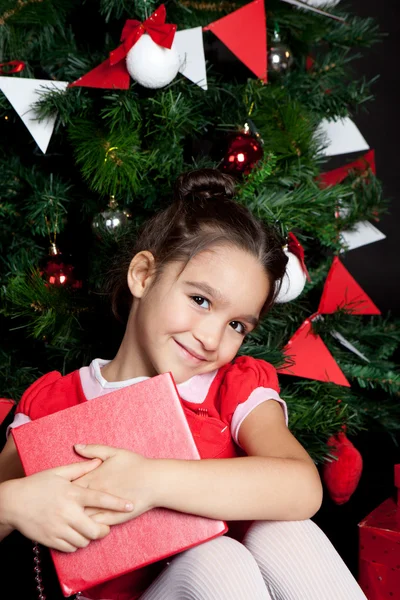 Menina adorável na época do Natal — Fotografia de Stock