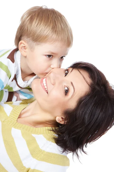 Primer plano de lindo niño besando hermosa madre sobre blanco —  Fotos de Stock