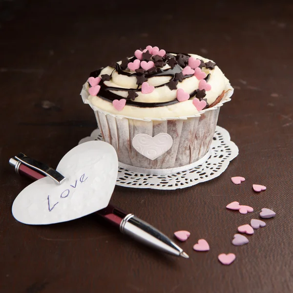 Vanille-Cupcake auf einem Tisch — Stockfoto