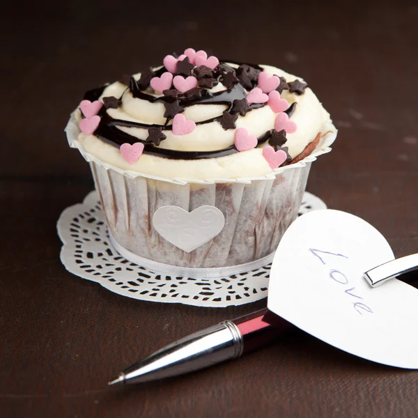 Vanille-Cupcake auf einem Tisch — Stockfoto