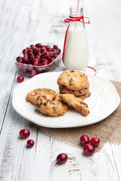 Süße Kekse und Milch — Stockfoto