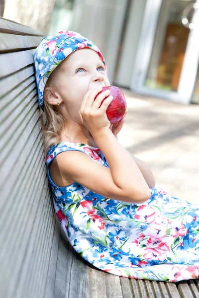 Little girl with red apple — Stock Photo, Image