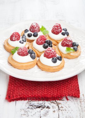 Ahududu mini Pastalar