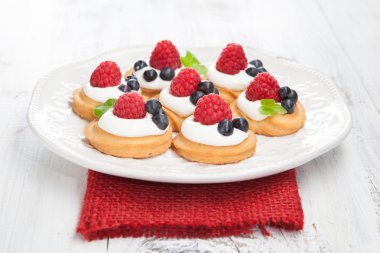 Ahududu mini Pastalar