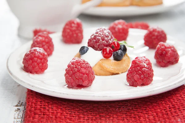 Mini gâteau aux framboises — Photo