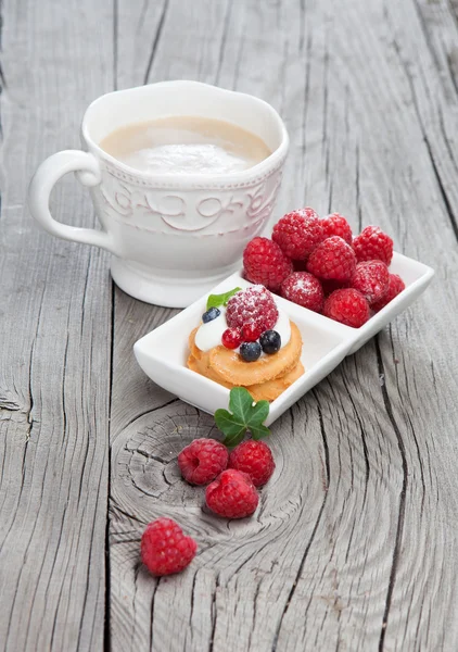 Raspberries mini cake — Stock Photo, Image