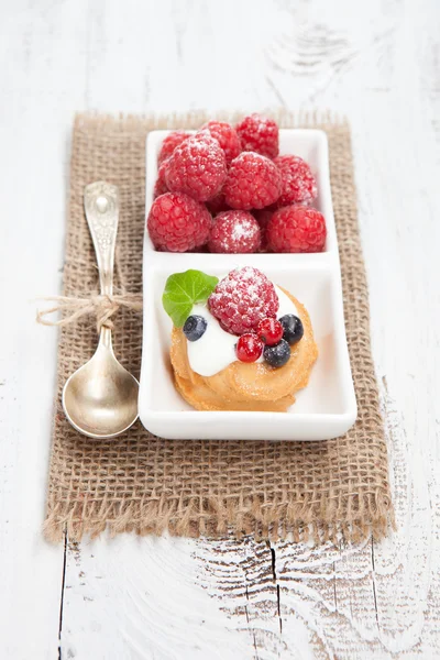 Raspberries mini cake — Stock Photo, Image