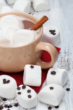 Şekerlemeli sıcak çikolata.