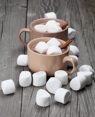 Şekerlemeli sıcak çikolata.