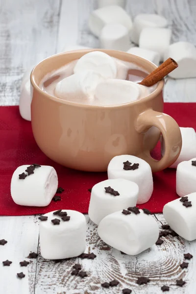 Schokolade mit Marshmallows — Stockfoto