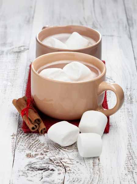 Varm choklad med marshmallows — Stockfoto