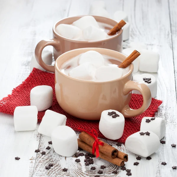 Heiße Schokolade mit Marshmallows — Stockfoto