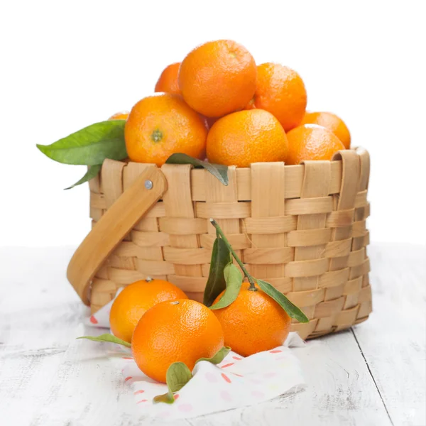 Tangerines with leaves — Stock Photo, Image