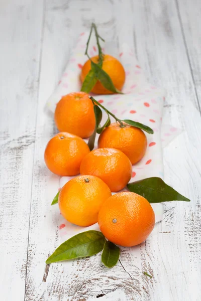 Tangerines with leaves — Stock Photo, Image