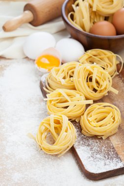 ham ev yapımı makarna