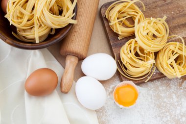 ham ev yapımı makarna