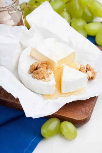 Fromage camembert cuit au four — Photo