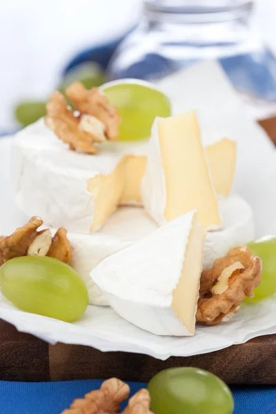 Queijo camembert cozido no forno — Fotografia de Stock