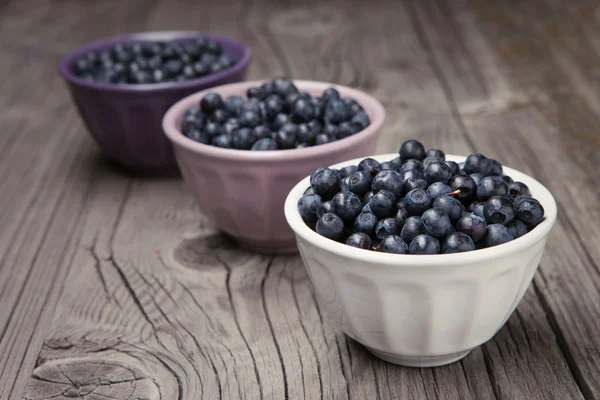 Juicy fresh blueberries in bowls — Stock Photo, Image