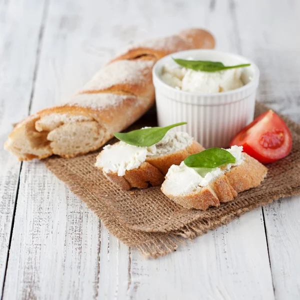 Baguette and cream cheese — Stock Photo, Image