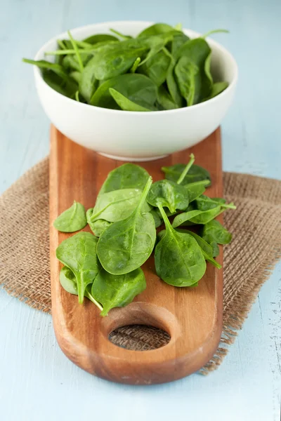 Hojas frescas de espinaca — Foto de Stock