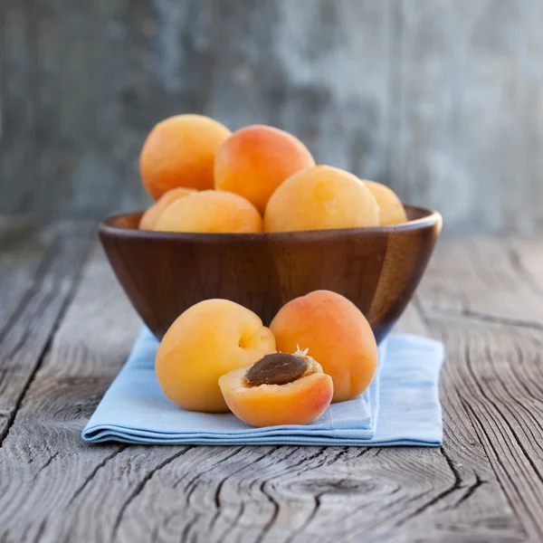 新鲜和美味的杏子 — 图库照片