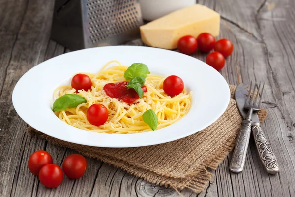 Plaat van gezonde Italiaanse spaghetti — Stockfoto