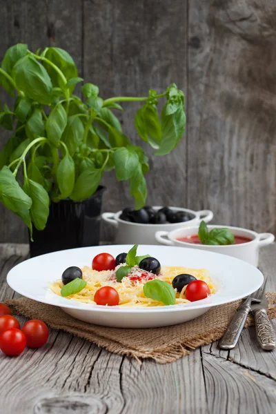 Тарелка здоровых итальянских спагетти — стоковое фото