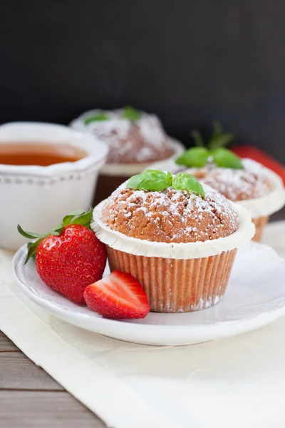 Chá quente e muffins — Fotografia de Stock