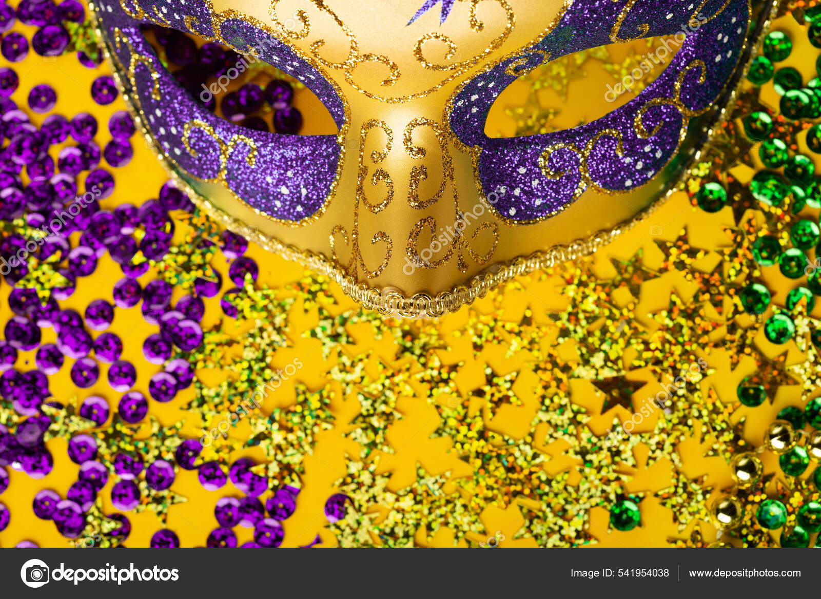 Free Photo  Golden masquerade carnival mask with party