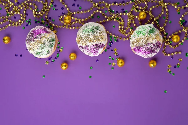 Mardi Gras King Cake Sufganiyot Ciambelle Mascherata Festival Carnevale Perline — Foto Stock