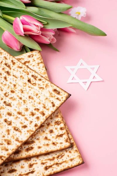 Jewish Holiday Passover Greeting Card Concept Matzah Nuts Tulip Daisy — Stock Photo, Image