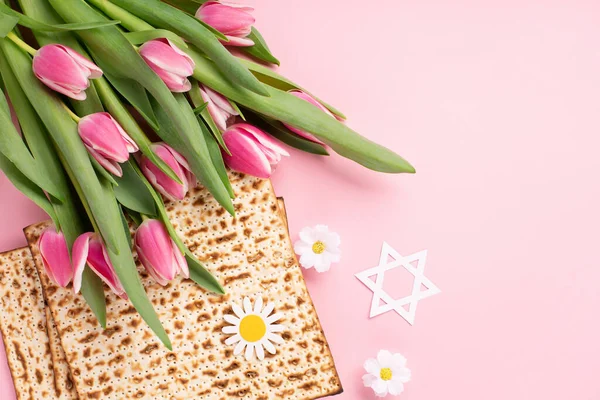 Jewish Holiday Passover Greeting Card Concept Matzah Nuts Tulip Daisy — Stock Photo, Image