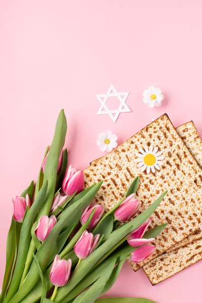 Jewish Holiday Passover Greeting Card Concept Matzah Nuts Tulip Daisy — Stock Photo, Image