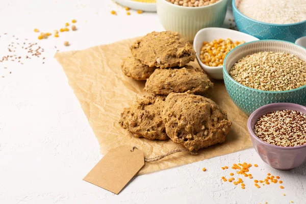 글루텐 건강에 다이어트도 균형잡힌 개념입니다 Bread Gluten Free Millet Quinoa — 스톡 사진