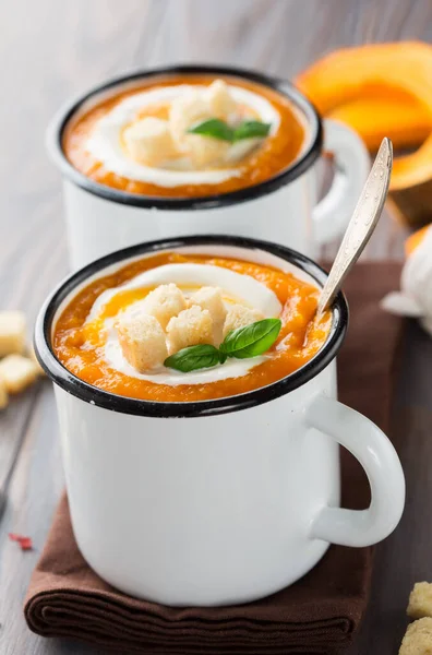 Autumn Homemade Pumpkin Cream Soup Croutons Fresh Basil Mugs Rustic — 图库照片